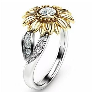 *new 18k white & gold white diamond sunflower ring
